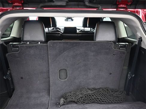 Used 2022 Toyota Highlander XLE image 29