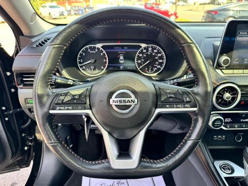 Used 2022 Nissan Sentra SR w/ SR Premium Package image 15