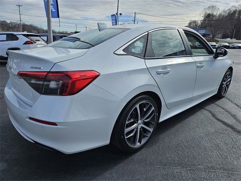 Used 2023 Honda Civic Touring image 7