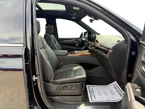 Used 2023 Cadillac Escalade Premium Luxury AWD/4WD image 25