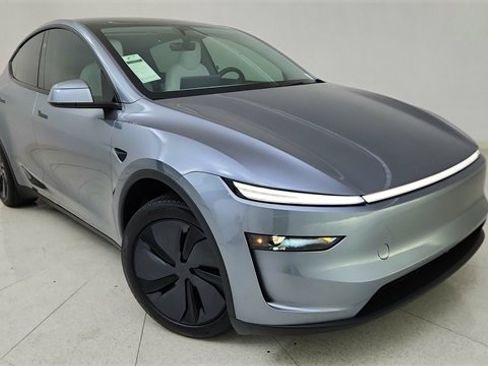 Used 2026 Tesla Model Y 2WD image 85