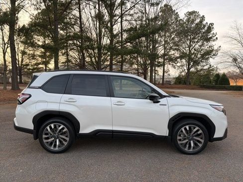 Used 2025 Subaru Forester Touring image 5