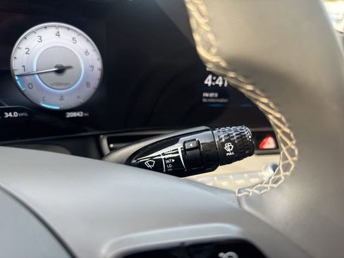 Used 2023 Hyundai Elantra SEL w/ Convenience Package image 21