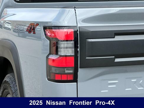 Used 2025 Nissan Frontier PRO-4X AWD/4WD image 38