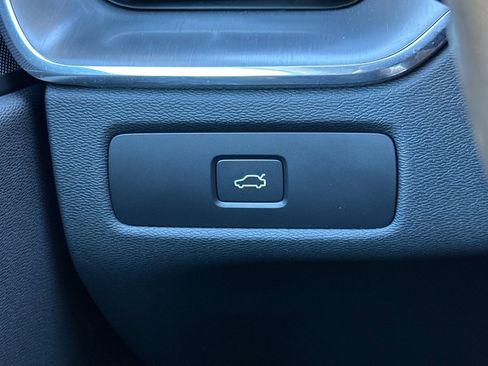 Used 2025 Volvo XC60 B5 Core w/ Protection Package Premier image 31