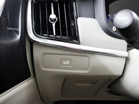 Certified 2025 Volvo S90 B6 Ultra image 12