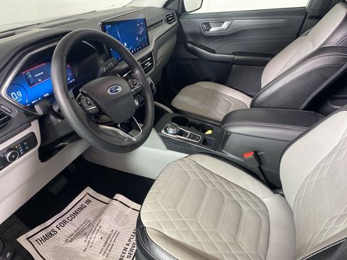 Used 2023 Ford Escape Platinum w/ Premium Technology Package image 17