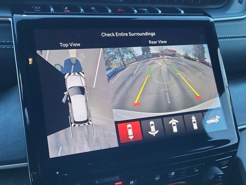 Used 2025 Jeep Grand Cherokee Limited w/ Luxury Tech Group II image 25