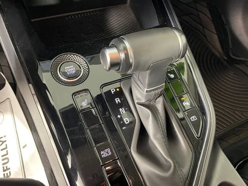 Certified 2024 Kia Niro EX FWD image 11