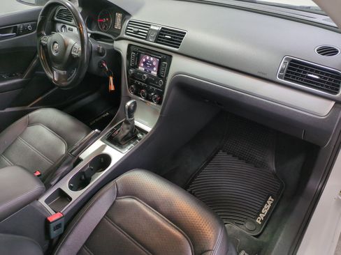 Used 2013 Volkswagen Passat TDI SE FWD image 30