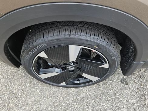 New 2026 Nissan Kicks SR FWD image 18