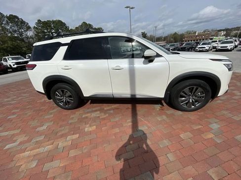 Used 2022 Nissan Pathfinder SV image 37