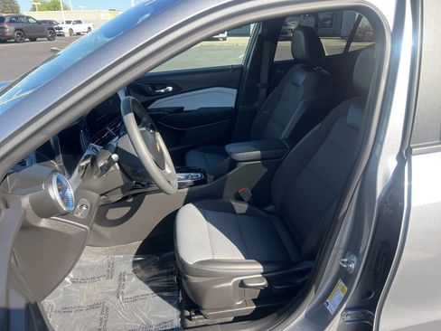 Used 2025 Chevrolet Trax LT image 18