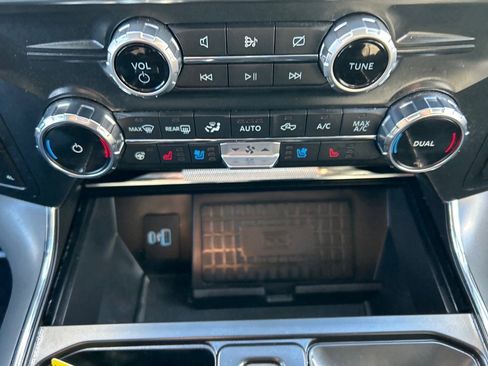 Used 2022 Ford F150 Lariat w/ Equipment Group 502A High image 30