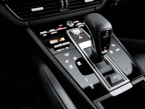 Certified 2023 Porsche Cayenne Platinum Edition AWD/4WD image 22