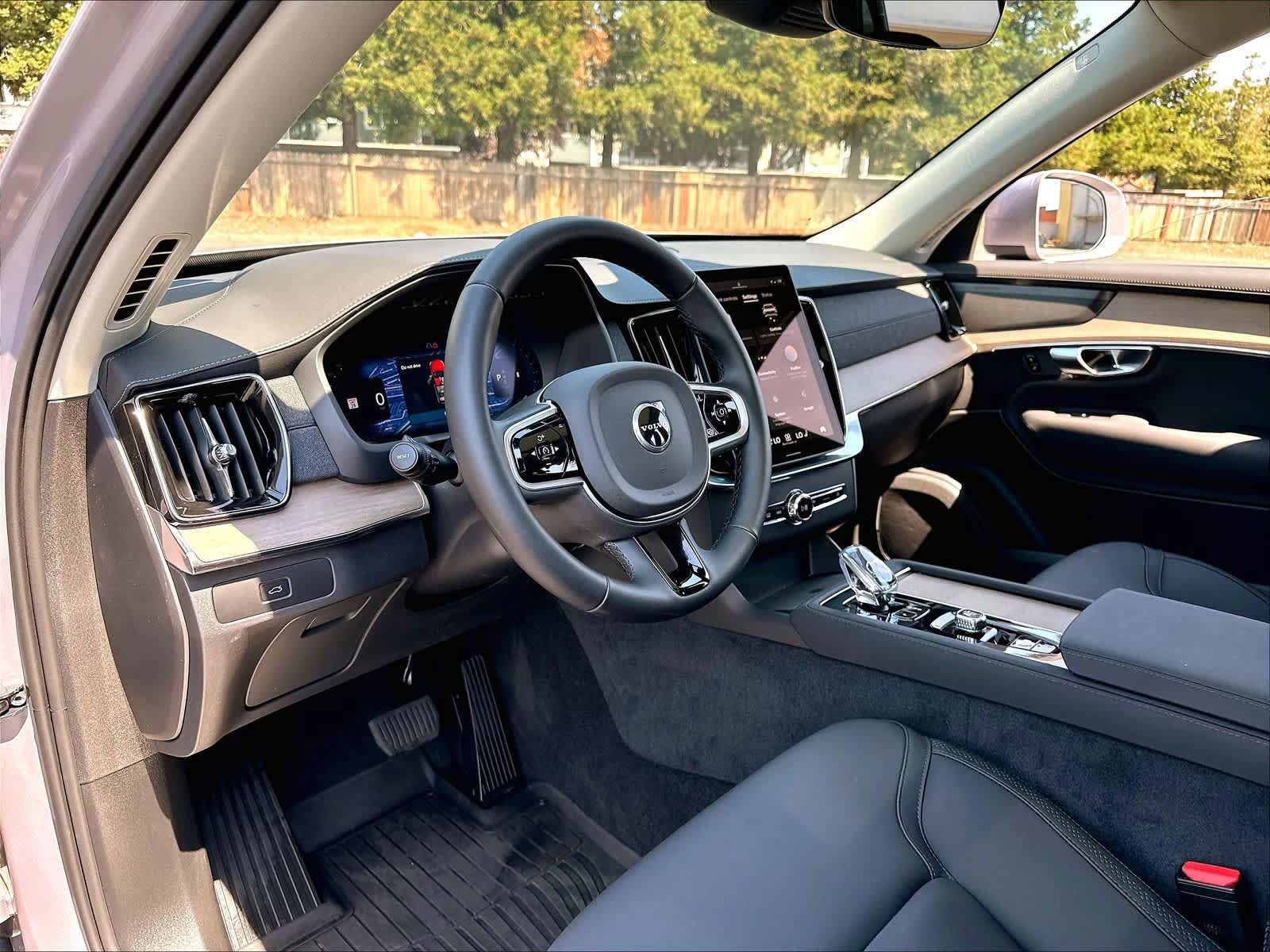 Used 2026 Volvo XC90 B5 Plus w/ Protection Package AWD/4WD image 17
