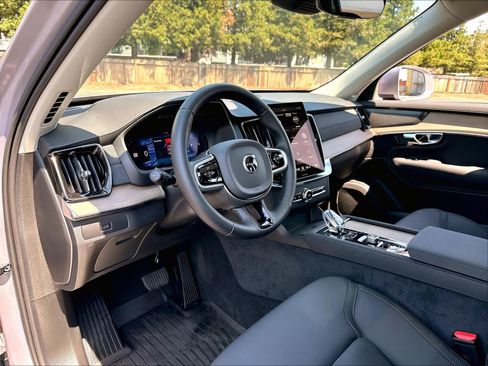 Used 2026 Volvo XC90 B5 Plus w/ Protection Package AWD/4WD image 17
