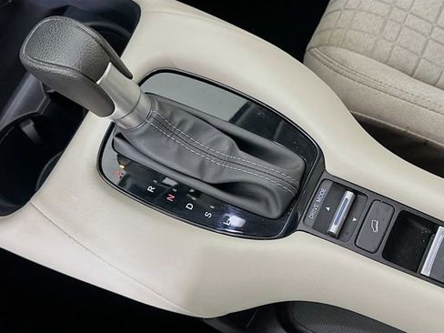 Certified 2024 Honda HR-V LX image 24