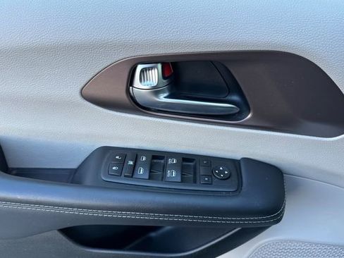 Used 2023 Chrysler Voyager LX FWD image 14