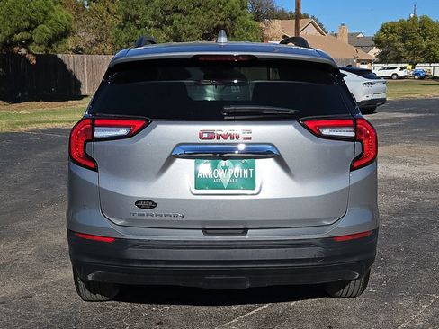 Used 2024 GMC Terrain SLE w/ Driver Convenience Package image 9
