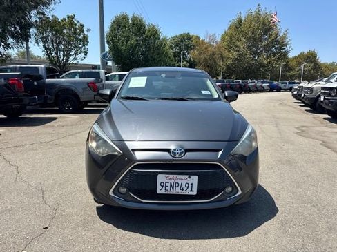 Used 2019 Toyota Yaris LE FWD image 5