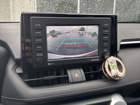 Used 2020 Toyota RAV4 XLE FWD image 11