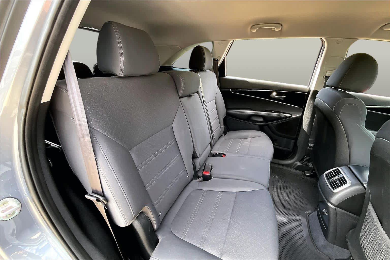 Used 2020 Kia Sorento L FWD image 18
