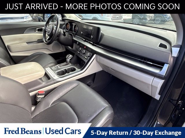 Used 2024 Kia Carnival LX FWD image 14