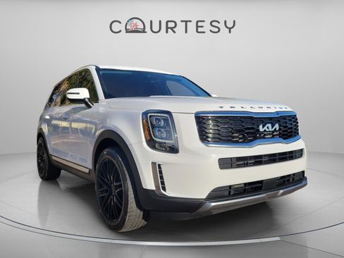 Used 2022 Kia Telluride EX w/ EX Premium Package image 5