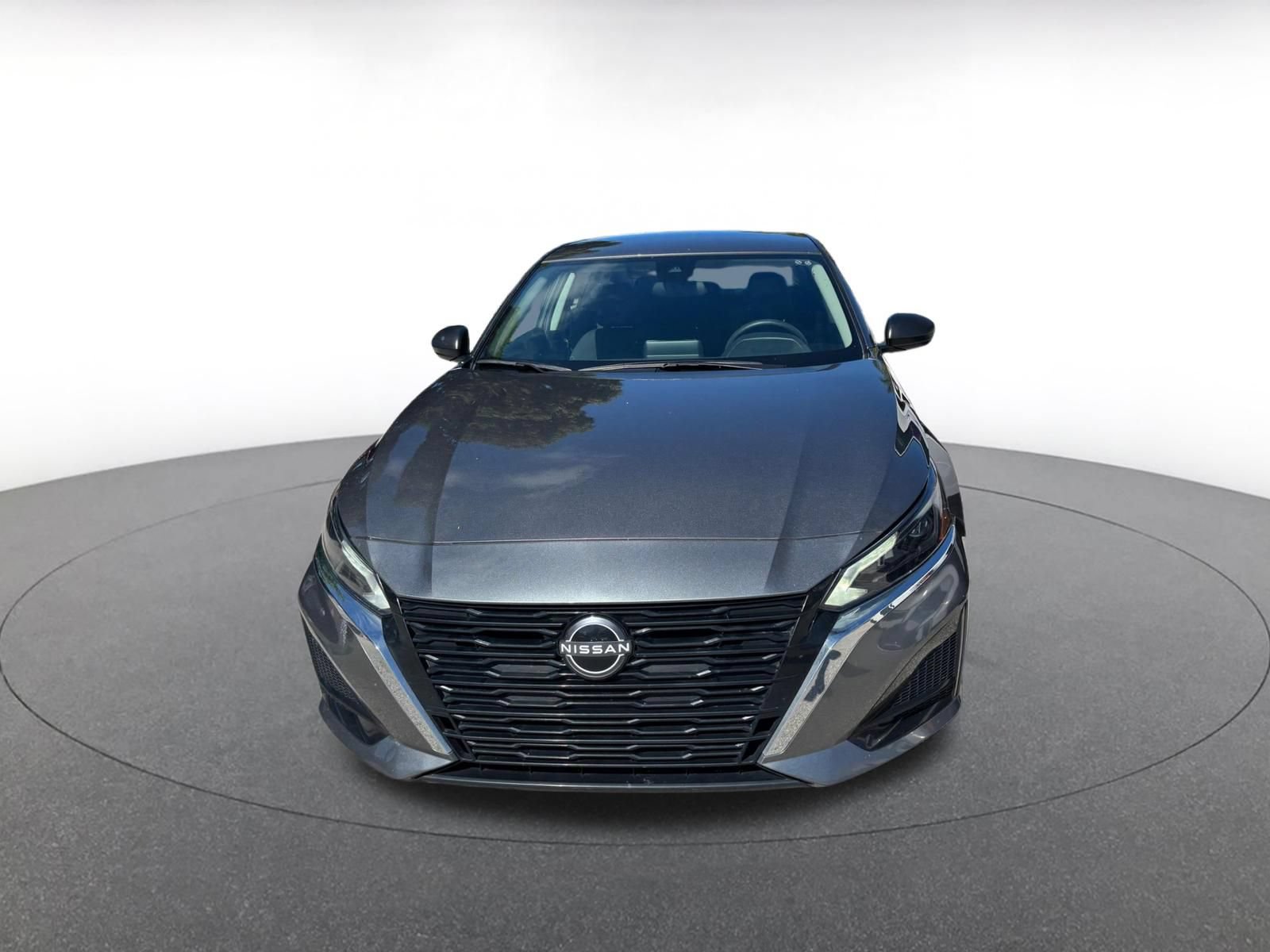 Used 2025 Nissan Altima 2.5 SV FWD image 3