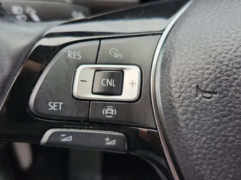 Used 2019 Volkswagen Tiguan SE w/ Panoramic Sunroof Package image 19