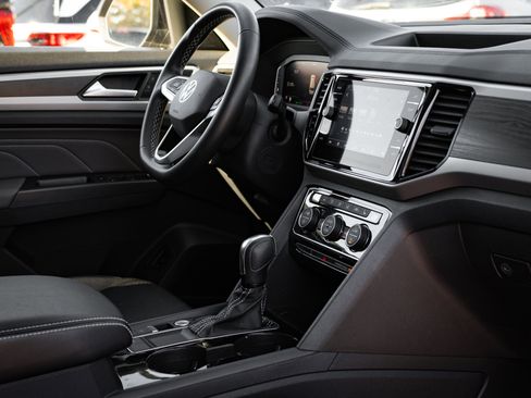 Used 2023 Volkswagen Atlas SE image 33