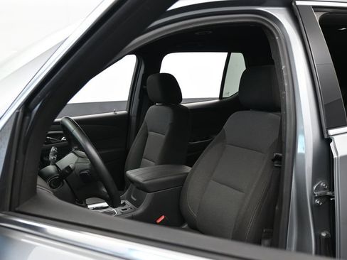 Used 2023 Chevrolet Traverse LT FWD image 10