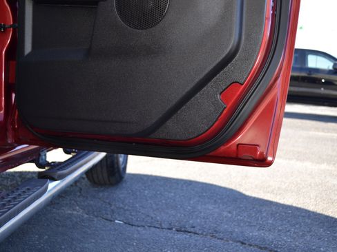 Used 2011 Chevrolet Colorado LT image 33