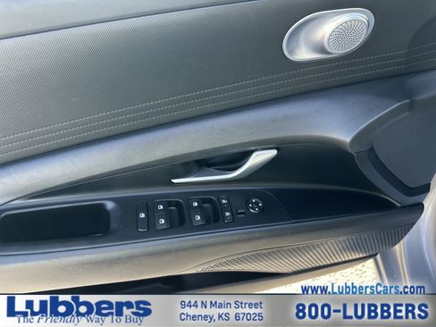 Used 2024 Hyundai Elantra SE image 12