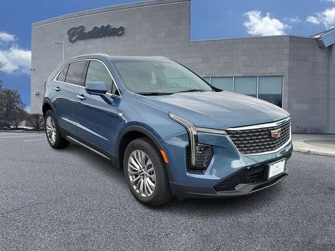 Used 2025 Cadillac XT4 Premium Luxury w/ Cold Weather Package AWD/4WD image 2