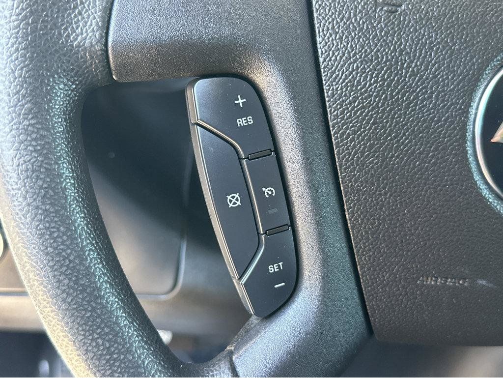 Used 2018 Chevrolet Express 2500 w/ Driver Convenience Package RWD image 19