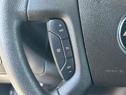 Used 2018 Chevrolet Express 2500 w/ Driver Convenience Package RWD image 19