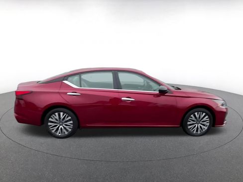 Used 2025 Nissan Altima 2.5 SV image 16