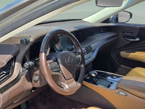 Used 2018 Lexus LS 500 w/ Accessory Package (Z2) image 11