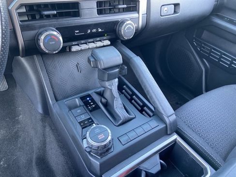 Used 2025 Toyota 4Runner SR5 AWD/4WD image 39