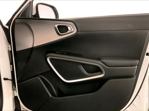 Certified 2025 Kia Soul LX w/ LX Technology Package FWD image 25