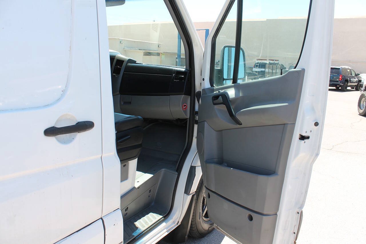 Used 2008 Freightliner Sprinter 2500 RWD image 31