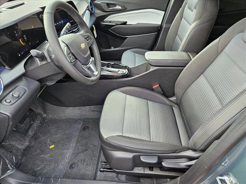 New 2026 Chevrolet Trax LT w/ Sunroof Package image 4