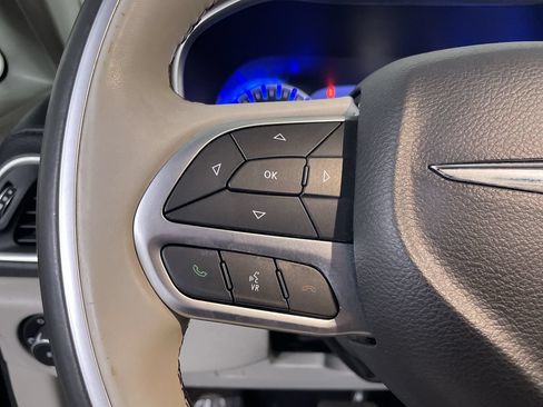 Used 2019 Chrysler Pacifica Limited FWD image 27
