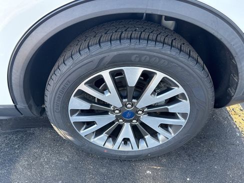 Used 2020 Ford Escape Titanium image 25