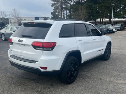 Used 2018 Jeep Grand Cherokee Laredo image 5