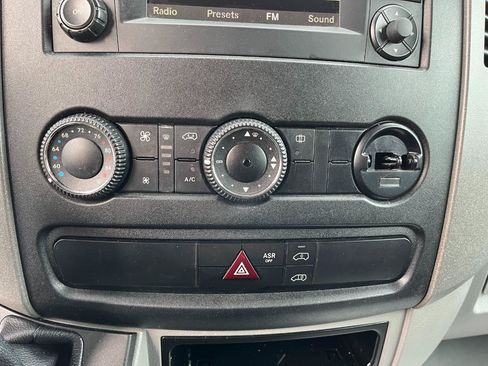 Used 2015 Mercedes-Benz Sprinter 2500 image 27