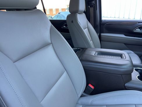 Used 2022 Chevrolet Suburban LT w/ Luxury Package image 48