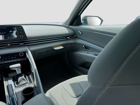 New 2026 Hyundai Elantra Sport FWD image 16